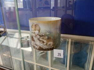 Hiiri-aiheinen keraaminen muki